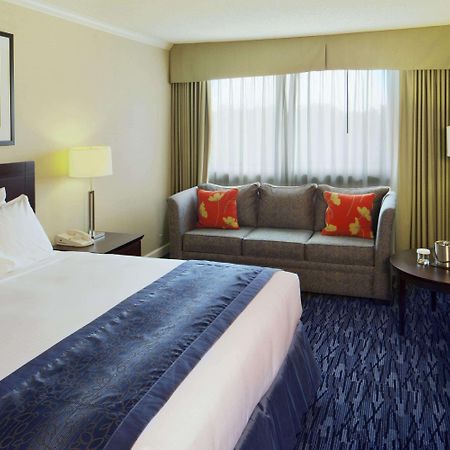 Doubletree By Hilton Norwalk Ξενοδοχείο Δωμάτιο φωτογραφία