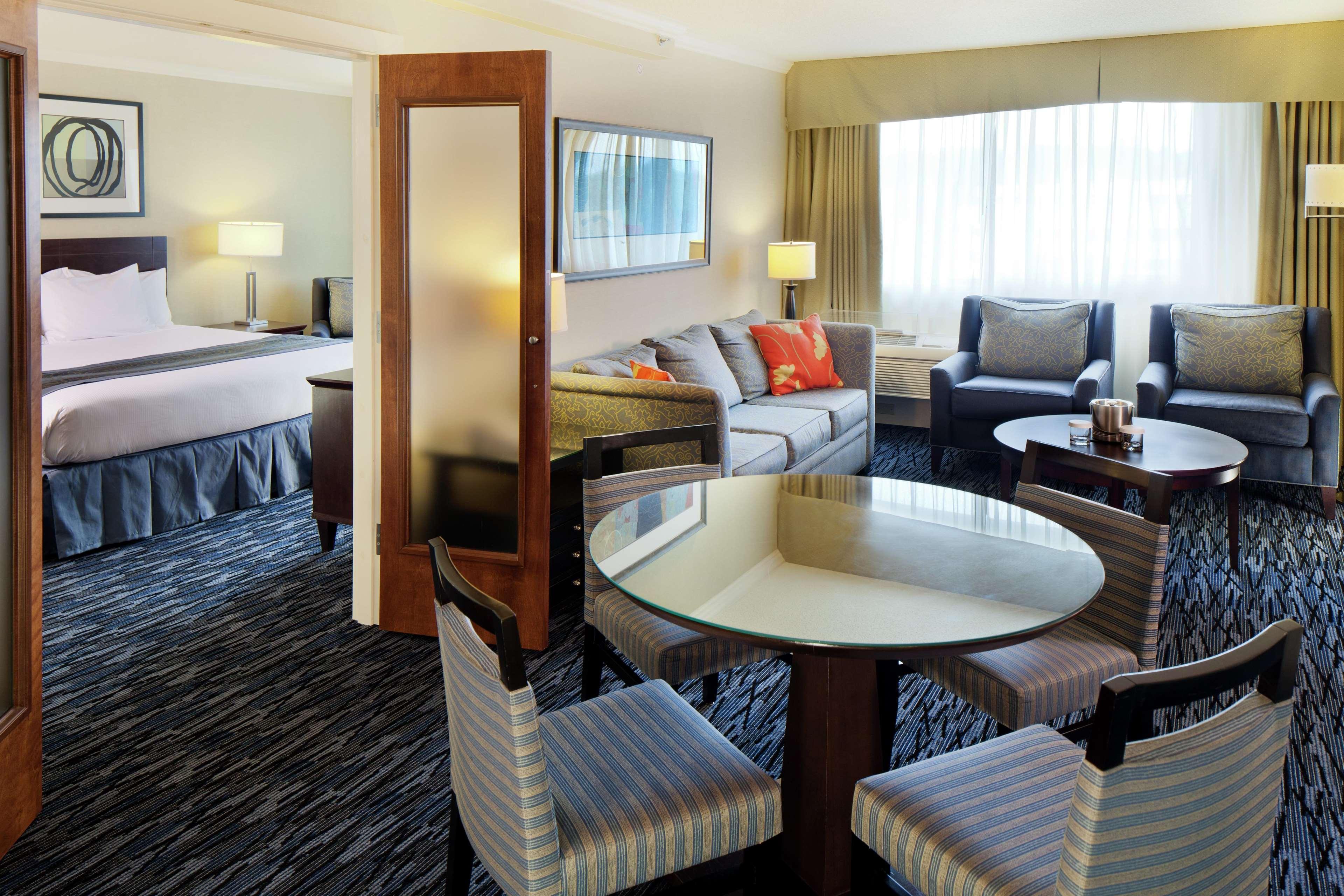 Doubletree By Hilton Norwalk Ξενοδοχείο Δωμάτιο φωτογραφία