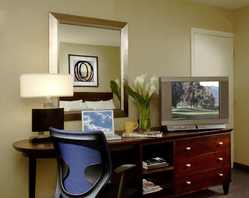 Doubletree By Hilton Norwalk Ξενοδοχείο Δωμάτιο φωτογραφία
