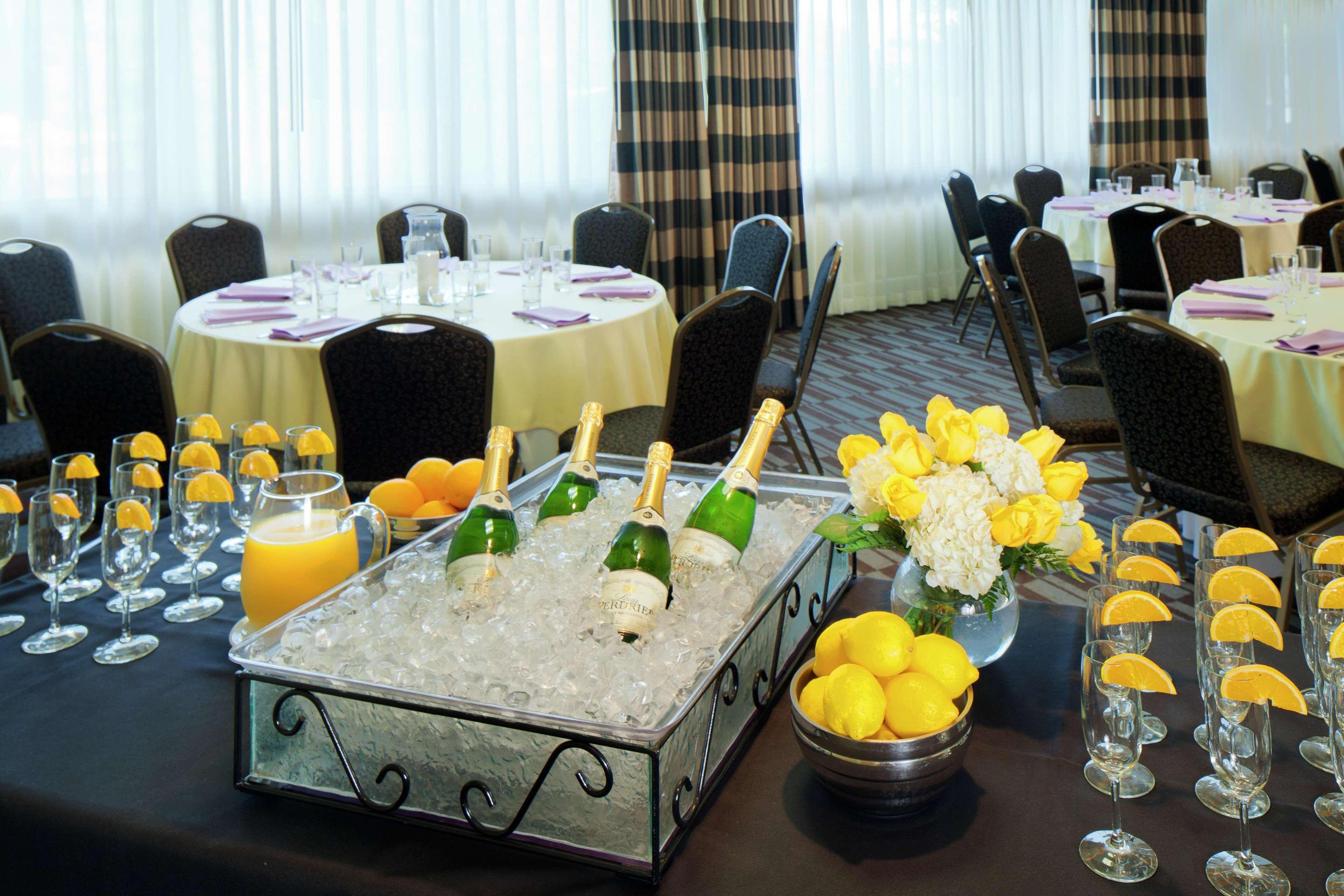 Doubletree By Hilton Norwalk Ξενοδοχείο Εστιατόριο φωτογραφία