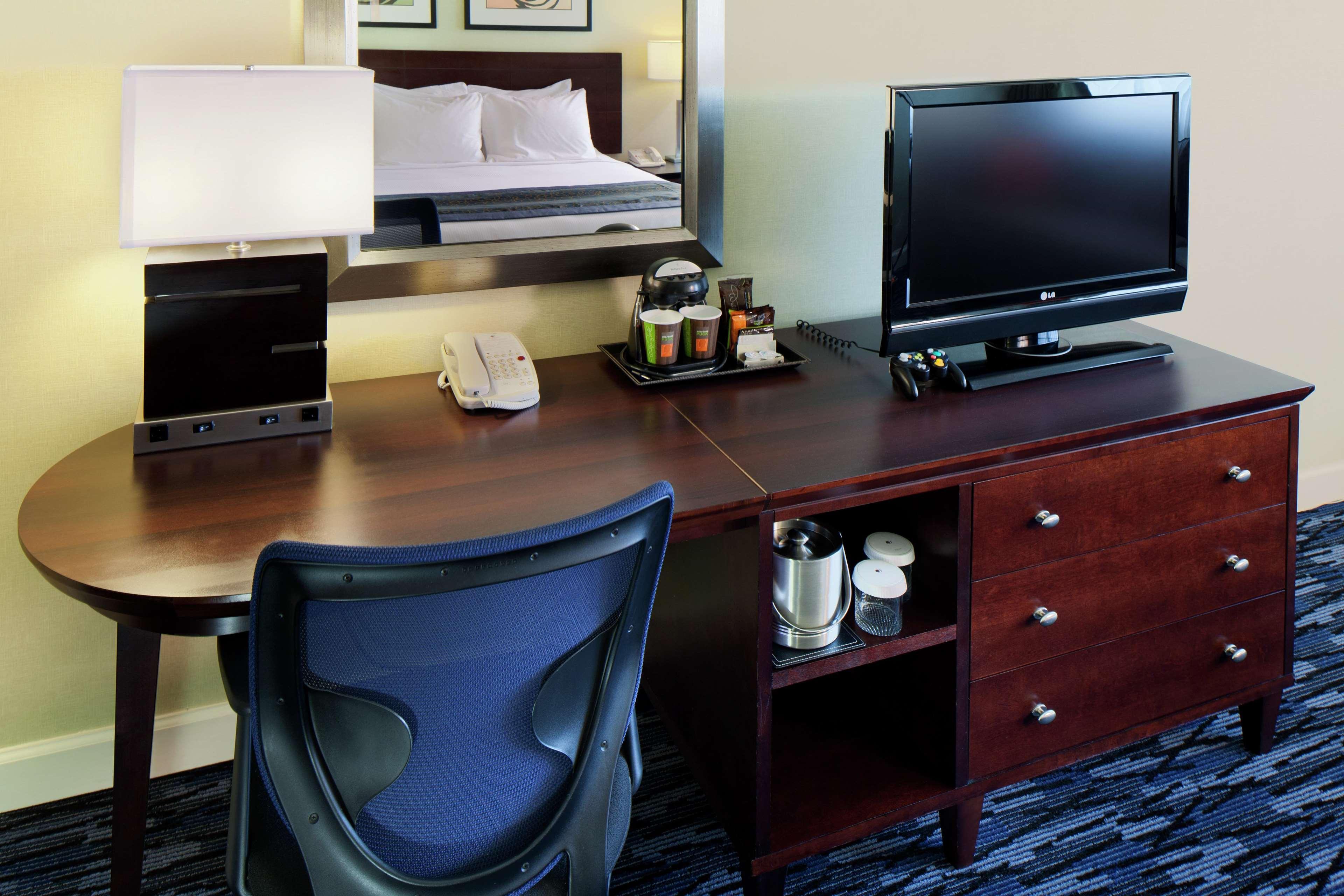Doubletree By Hilton Norwalk Ξενοδοχείο Δωμάτιο φωτογραφία