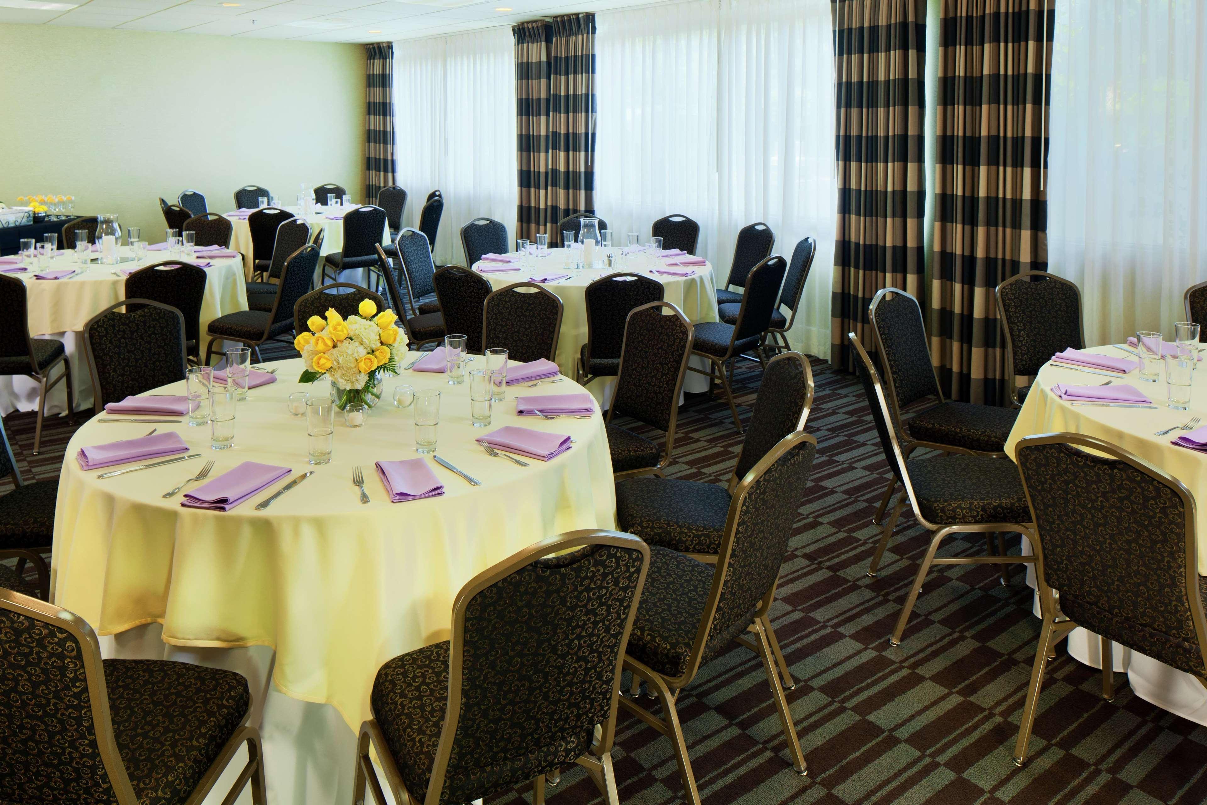 Doubletree By Hilton Norwalk Ξενοδοχείο Εστιατόριο φωτογραφία