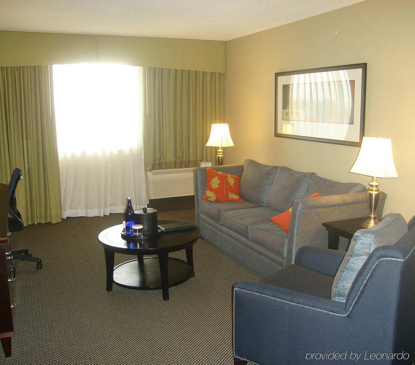 Doubletree By Hilton Norwalk Ξενοδοχείο Δωμάτιο φωτογραφία